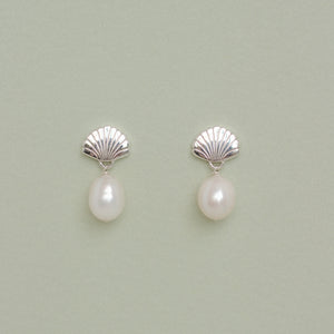 Open image in slideshow, The Petite Coquille Earrings
