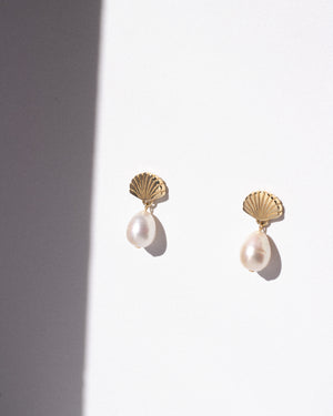 Open image in slideshow, The Petite Coquille Earrings
